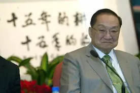 新版金庸全集，金庸："只要有六万人上街反对，我马上就不改了"图片