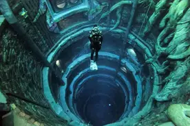 迪拜60米潜水池，能逛街骑车玩桌游，还有ATM机，仿佛一座水下之城，体验1小时花费872元图片