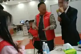 生吃蚯蚓、泥鳅！贵州一公司竟用这种奇葩方式惩罚员工图片