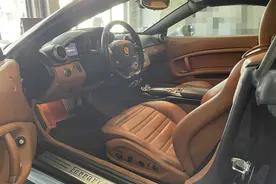 101W的法拉利加州说好的没事故谁曾想坏事成双，客户：幸亏我没来图片