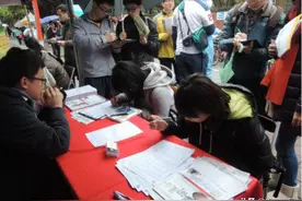 月薪2000以下都是穷人？可能高于2000也是穷人，富人梦想遥不可及图片