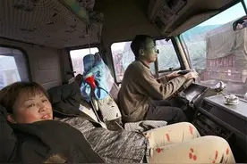 大货车夫妻俩人开？网传“夫妻车”是真是假？图片