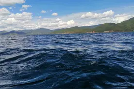 云南泸沽湖，中国唯一一个女儿国，这里的人永远不结婚图片