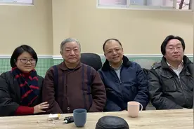 续写红领巾和志愿军老英雄的佳话图片
