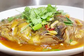 大厨教你红烧鱼头的正确做法，太香了，下酒又下饭，做法很简单！