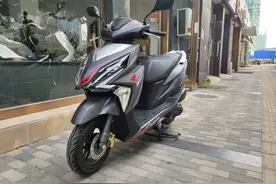 裂行125，UY125，到底选哪一个图片