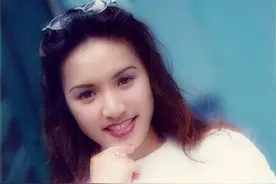 黎瑞恩罕晒全家福，16岁儿子像极了富豪老爸，18岁女儿美貌不输妈图片
