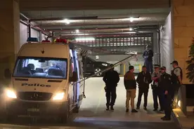 澳洲44岁大妈暴打男友，开车将其活活撞死！现场惨不忍睹...图片