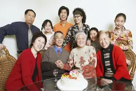 家庭兴衰还是败落，从孩子的这些表现能读出“预兆”，别不当回事图片