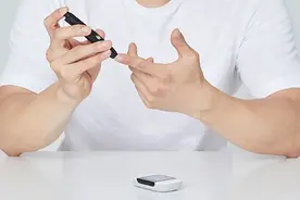 身上这4个天然降糖穴，每天按摩3分钟，血糖或许逐渐降下来图片