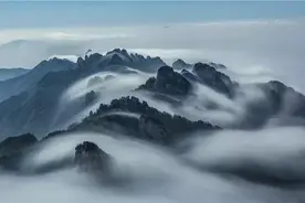 一步一惊叹，一步一重天，环山绕水流，云雾落山间，这是老君山图片