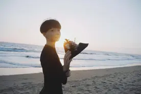 高晓松爱上17岁的选秀女孩，夕又米26岁时：他不快乐了，转身就走图片