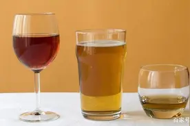 男生：我去喝酒了，傻女孩才说：少喝点，高情商都是这样回答的图片