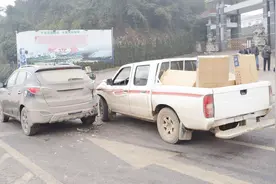 红绿灯路口前车故障，后车应该怎么办？老司机教你安全通过不被罚视频封面