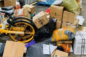 “双11”过后快递配送迎来高峰 占道、堆物等问题接踵而至图片