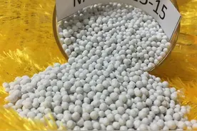 养花别浪费钱买太多肥料，有这两类就够用，观叶、观花植物用得上图片
