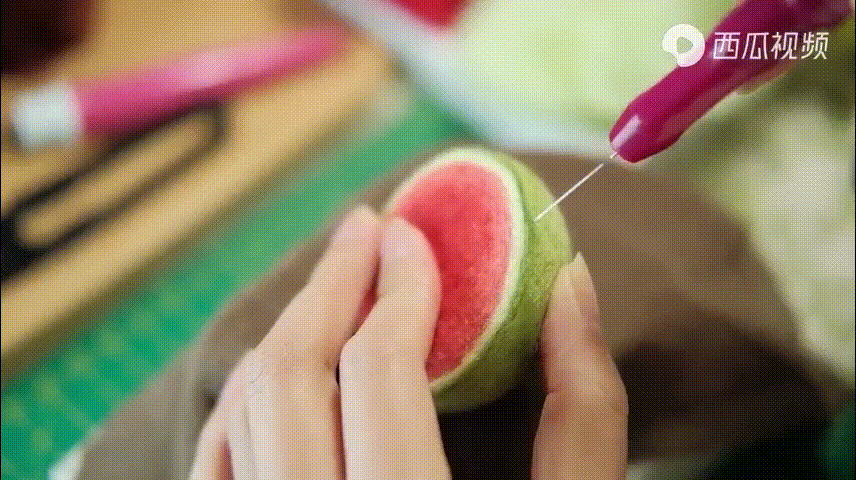 22岁成都女孩耗时半月复原《千与千寻》的水上列车