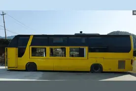 浙江男子想干啥？瞒着父母卖掉100平米房子，买回一辆报废大巴车图片