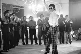 80年代严打流氓罪，“开放歌舞厅”就是他干的，网友：王蒙胆太大图片