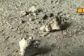 新房天花板“掉渣”，长沙枫林雅苑小区一业主索赔5万图片