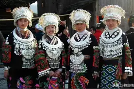 苗族银饰为啥那么贵？把银饰放大3倍再看！那才是真正的无价之宝图片