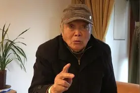 志愿军发现美军在取水，班长忙阻止：别开枪，要讲信用图片