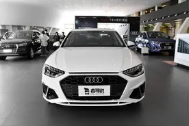 豪华品牌中级轿车，空间大动力足，选3系还是它？实拍奥迪A4L图片