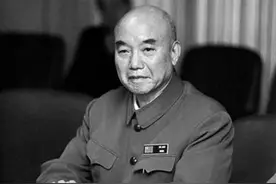 元帅的资历，上将的军衔，他当师长时，萧克是连长，许光达是排长图片