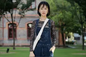 2021年流行的“双肩裤”，遮肉显瘦，减龄效果满分，承包夏季的美图片