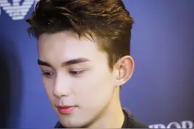 易烊千玺和吴磊，到底谁才是能Hold住阿玛尼的男人？图片