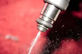 发动机喷油嘴有必要清洗吗，多久清洗一次？图片