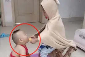 为舔一口哥哥的冰激凌，弟弟甘愿给他洗脚，网友：混的最差的二胎图片