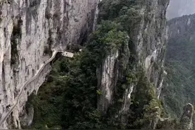 继清江方山、三峡人家之后，游览黄鹤桥峰林景区图片