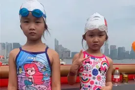 厉害！爸爸带两个女儿横渡钱塘江，一个6岁，一个8岁图片