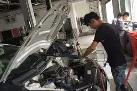 原车防冻液能用多久？修车师傅：记好了只说一次，别等爆缸再后悔图片