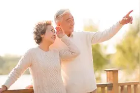 57岁大妈去相亲，嫌大爷退休金低，大爷的一番话实在太精彩图片