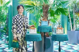 50岁李英爱“硅胶脸”消失！大长今穿Gucci惊艳亮相，美回巅峰图片