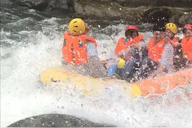 尧山大峡谷漂流图片