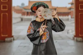 他在故宫拍摄了一组古风人像，画面堪比《延禧攻略》图片