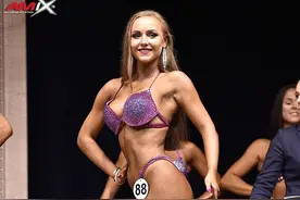 IFBB bikini选手芭比娃娃Vanesa Szaboovà图片