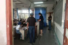 江苏泰州38名高中生被强制清退：入学一年，为何无学籍？图片