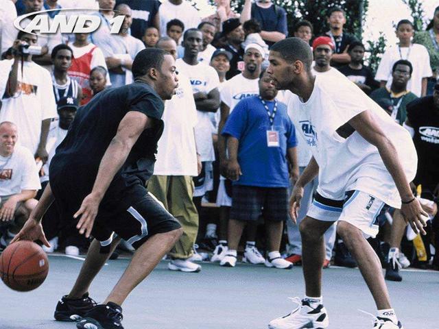 美国十大街球传奇：骨头收集者把人脚踝晃变形，这哥们真进了医院