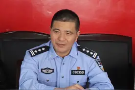 学党史·抓党建·书记谈｜郑伟雄：坚持党建引领，铸牢忠诚警魂，当好党和人民的忠诚卫士图片