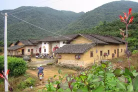 镜头下：大山深处仅有两户人家的村庄图片