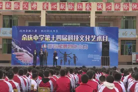 10.7秒！余庆一中学“魔方王”诞生，千万别眨眼！图片
