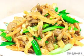 这2种素菜一起炒，不放肉也很香！难怪孩子爱吃，秋天吃它特营养图片