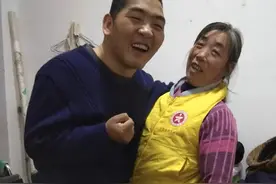 大学生被撞治疗费130多万，肇事者近80万赔偿5年没给，孩子脑积水没钱手术，家人租房捡废品维持生计图片