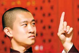 曾背叛郭德纲，逼师娘下跪的“逆徒”曹云金，现在过的并不差图片