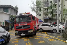 消防车强行通过发生刮擦 贵州30余位车主还要受罚？图片