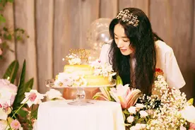 冯绍峰为赵丽颖送生日祝福，评论瞬间被淹，网友：一大堆人捞二叔图片